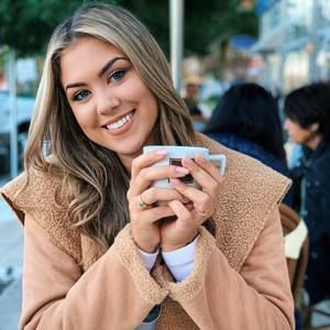 Meet your Posher, Vanessa